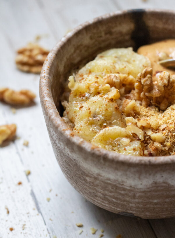 Bananas Foster Healthy Oatmeal Recipe: 5 Minute Breakfast!